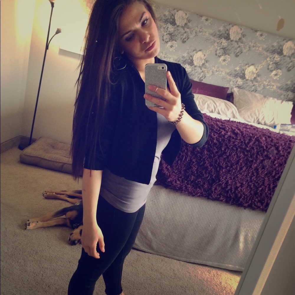 Cute black cropped cardigan!